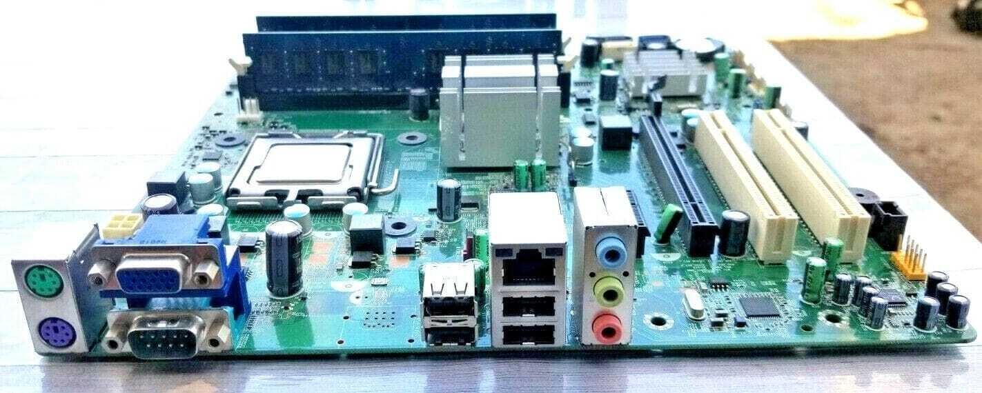 Dell Vostro 220 Motherboard 0P301D + INTEL 2.66GHz CPU SLAPB + 4GB RAM