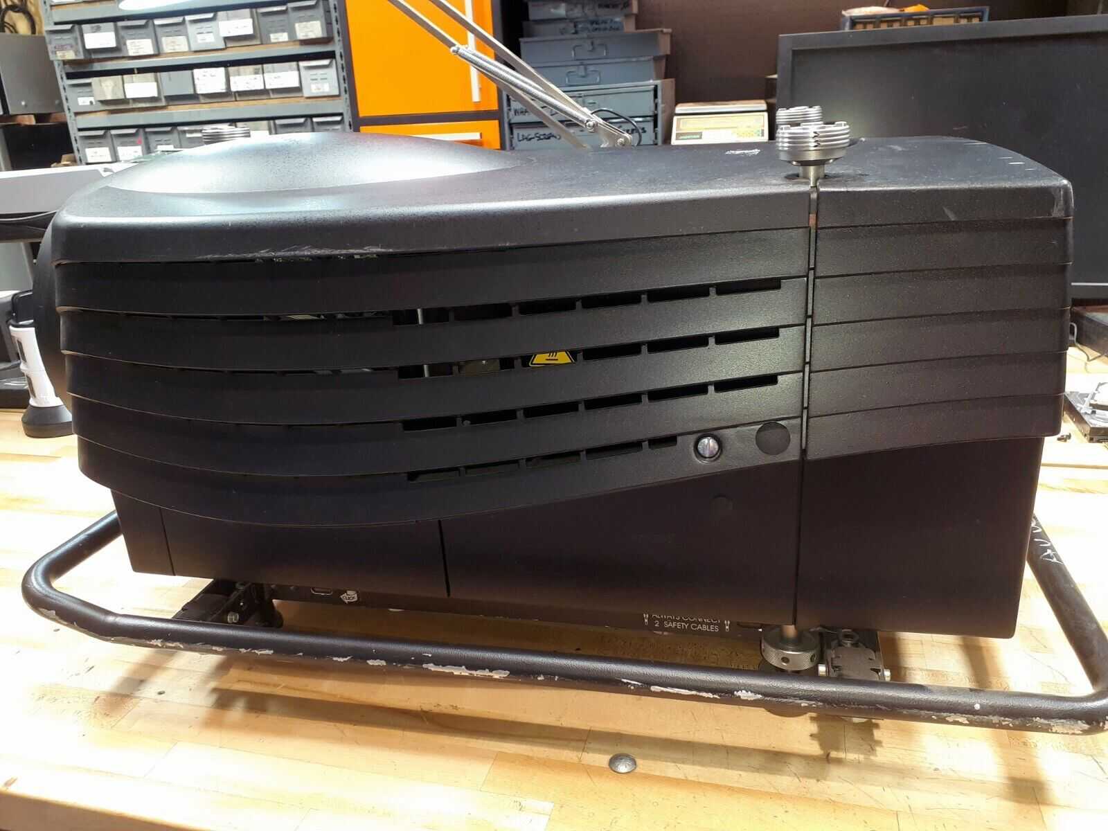 Barco SLM R8 Performer 8000 lumen SXGA Large Venue Projector