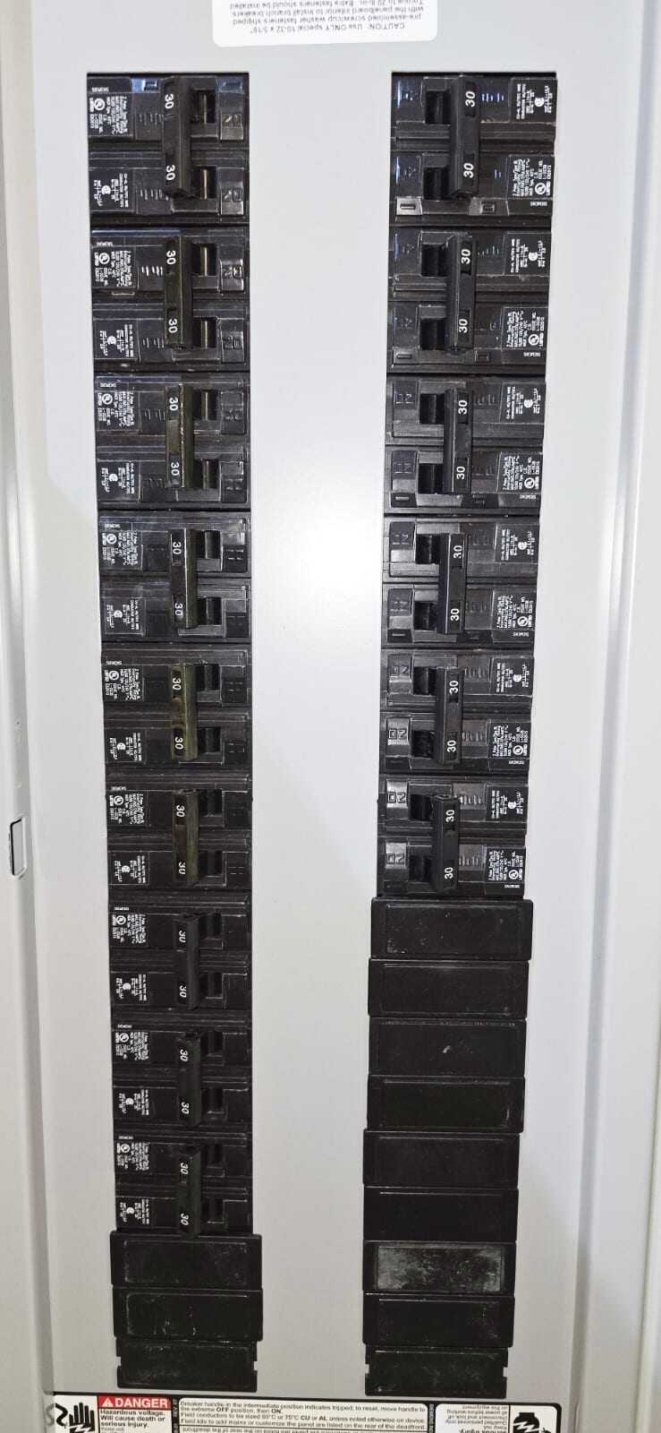 Siemens P1X42MC250AT Panelboard 250A 208V 3Ø w/15 B230 30A 2-Pole Breakers