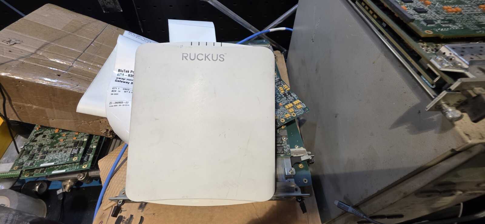 Ruckus R750 901-R750-US00 Wi-Fi 6 802.11ax 4x4:4 Dual Band Indoor Access Point