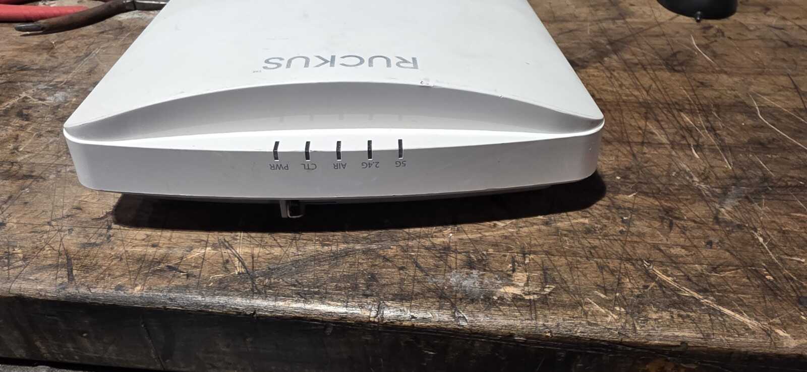 Ruckus R750 901-R750-US00 Wi-Fi 6 802.11ax 4x4:4 Dual Band Indoor Access Point